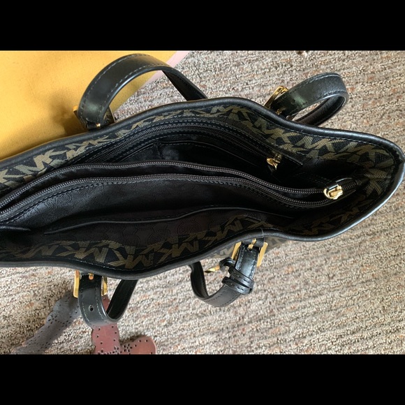 Michael Kors Purse - Picture 2 of 2